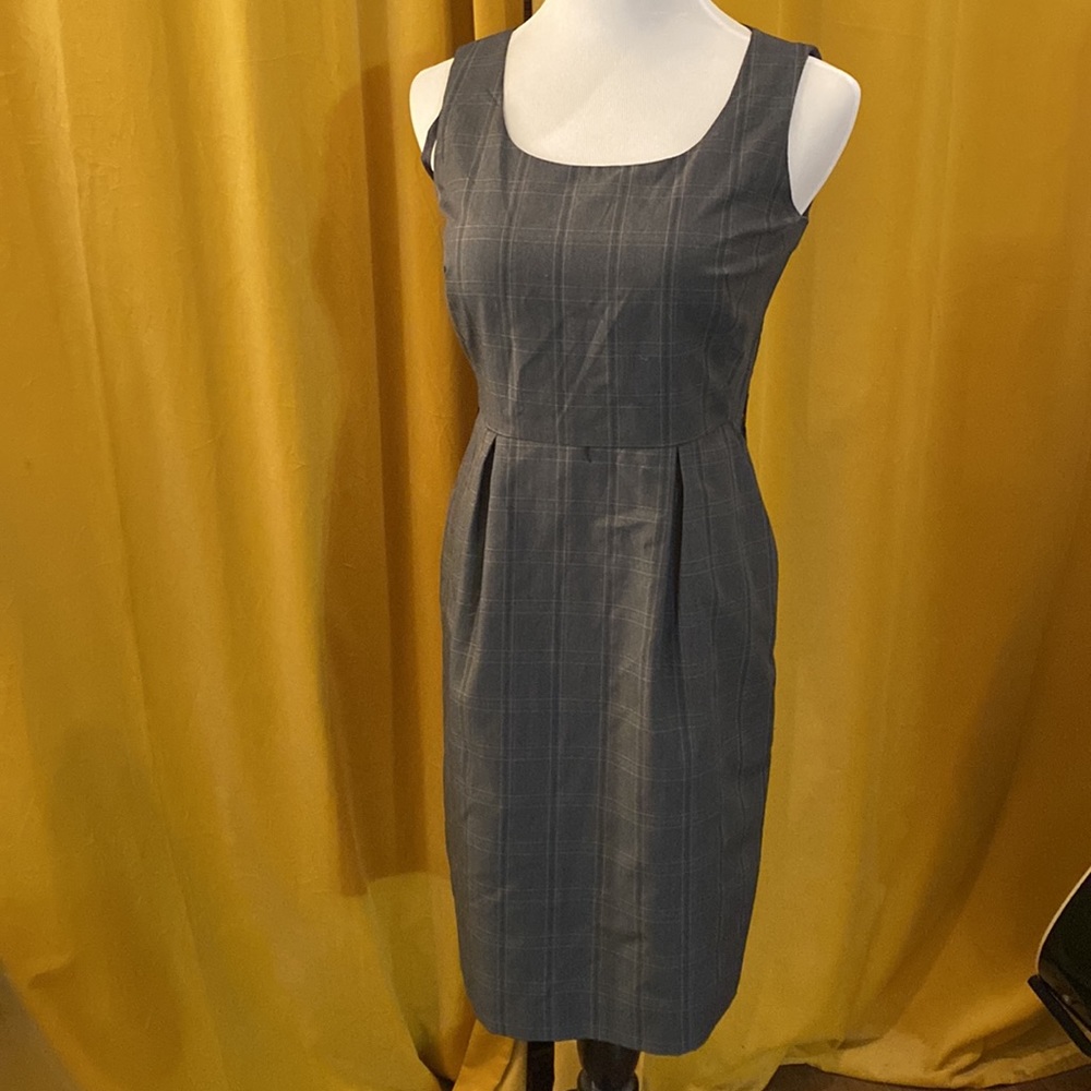 NWT Scoop Neck Midi-Length Fitted Dress w/Pockets!